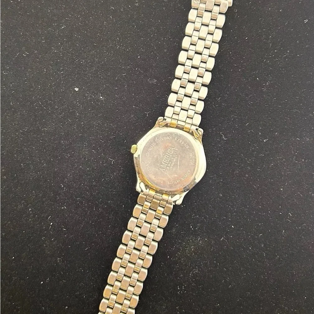 Vintage America by Perry Ellis 26mm quartz gold and silver japan ladies watch 61